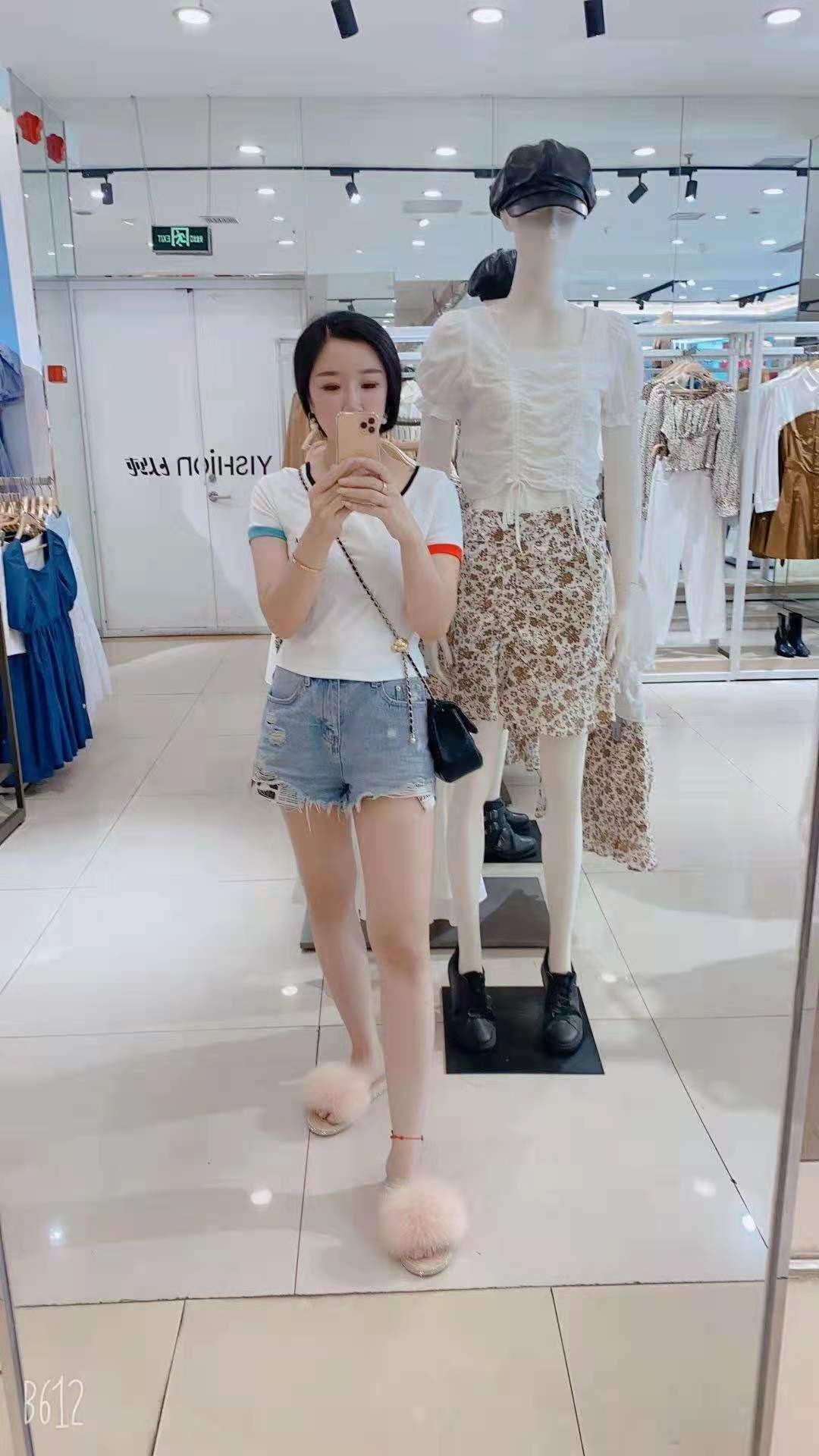 南坪一字马妹子